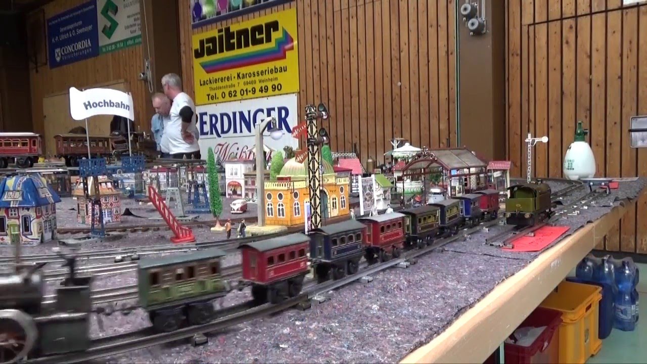 Vintage 0 gauge live steam trains at the 