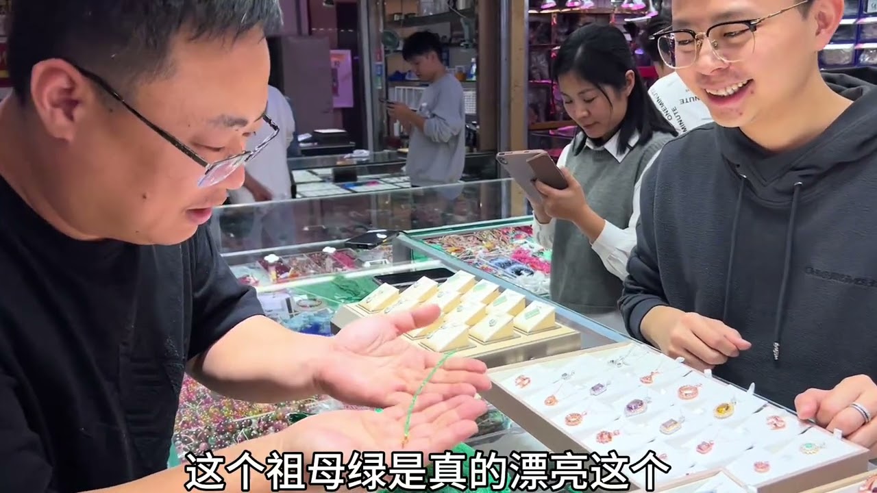 市面各类昂贵的彩色宝石，小百也能淘到，彩色宝石之都你来过吗 #珠宝批发市场 #碧玺 #蓝宝石