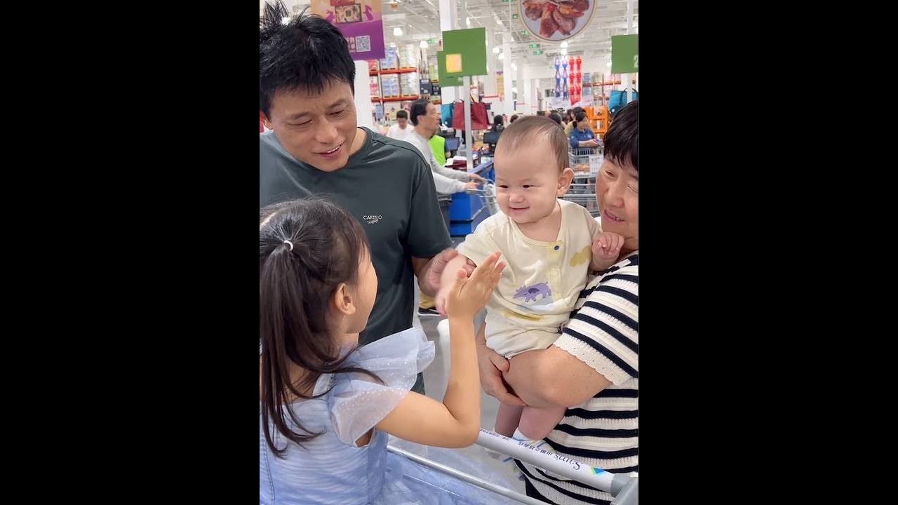 带弟弟去打疫苗，顺路看了装修进度，下午一大家子热热闹闹去逛超市，马上开学了人一下都走了，要冷清好多了…#平平淡淡小日子 #记录真实生活 #日常vlog #宝妈