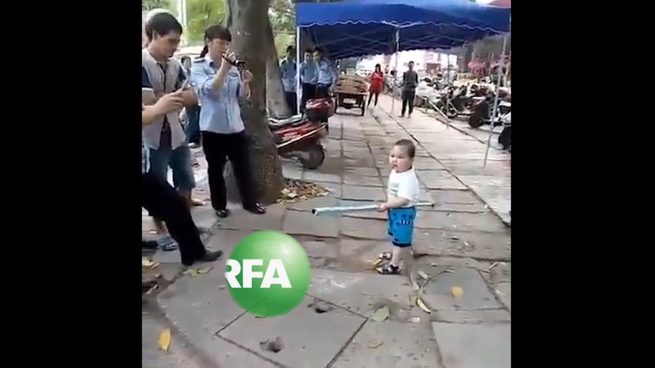 Angry Three-year-old Uyghur Boy Defends Family Against Local Officials