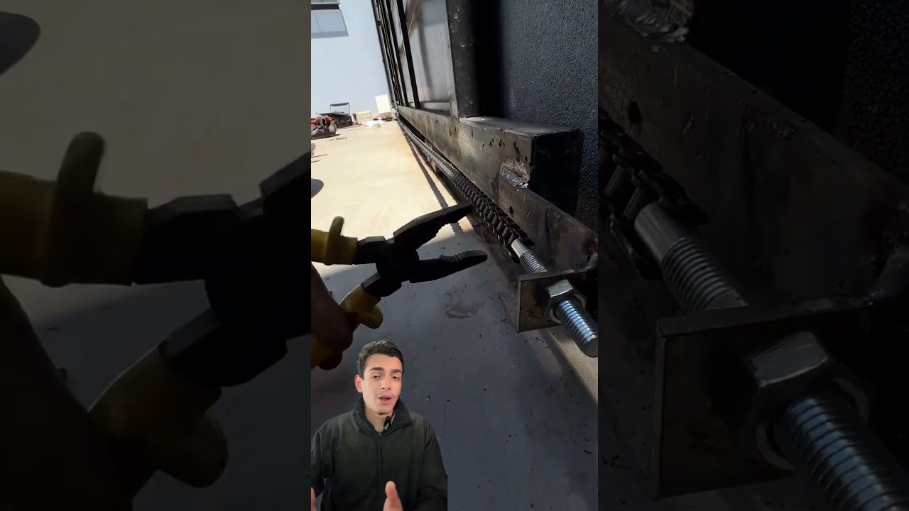 Homem adapta corrente como trilho de motor para port&atilde;o autom&aacute;tico #criatividade #inova&ccedil;&atilde;o