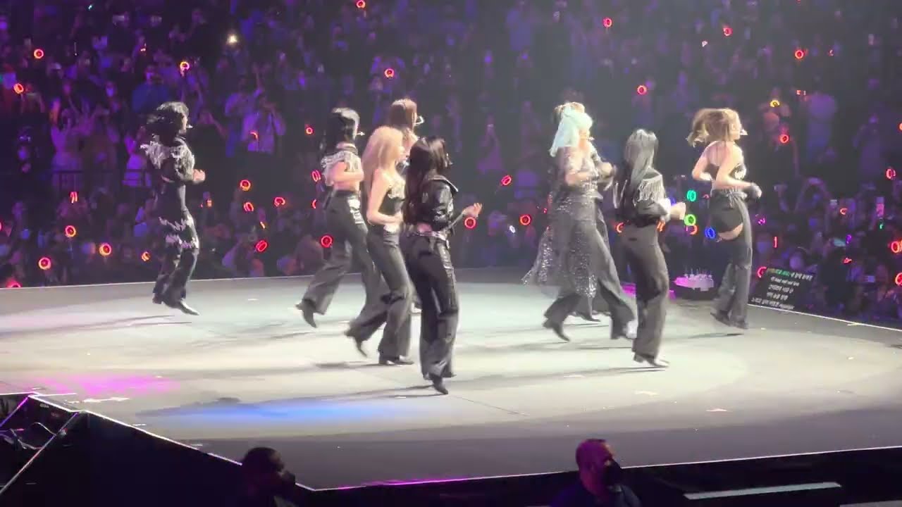 TWICE(트와이스) I CAN'T STOP ME | 4th WORLD TOUR III | OAKLAND ARENA [FANCAM]