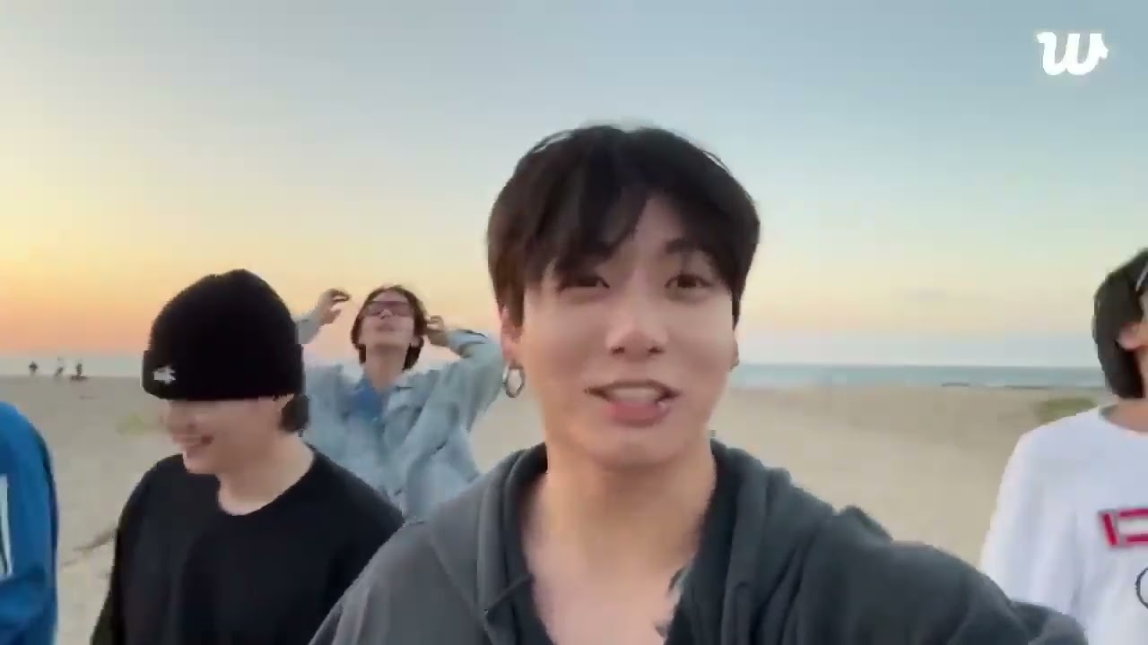 Hello Hello Hello Hello Hello los chicos maravillosos y divertidos #bts #armybts #bangtan #fans