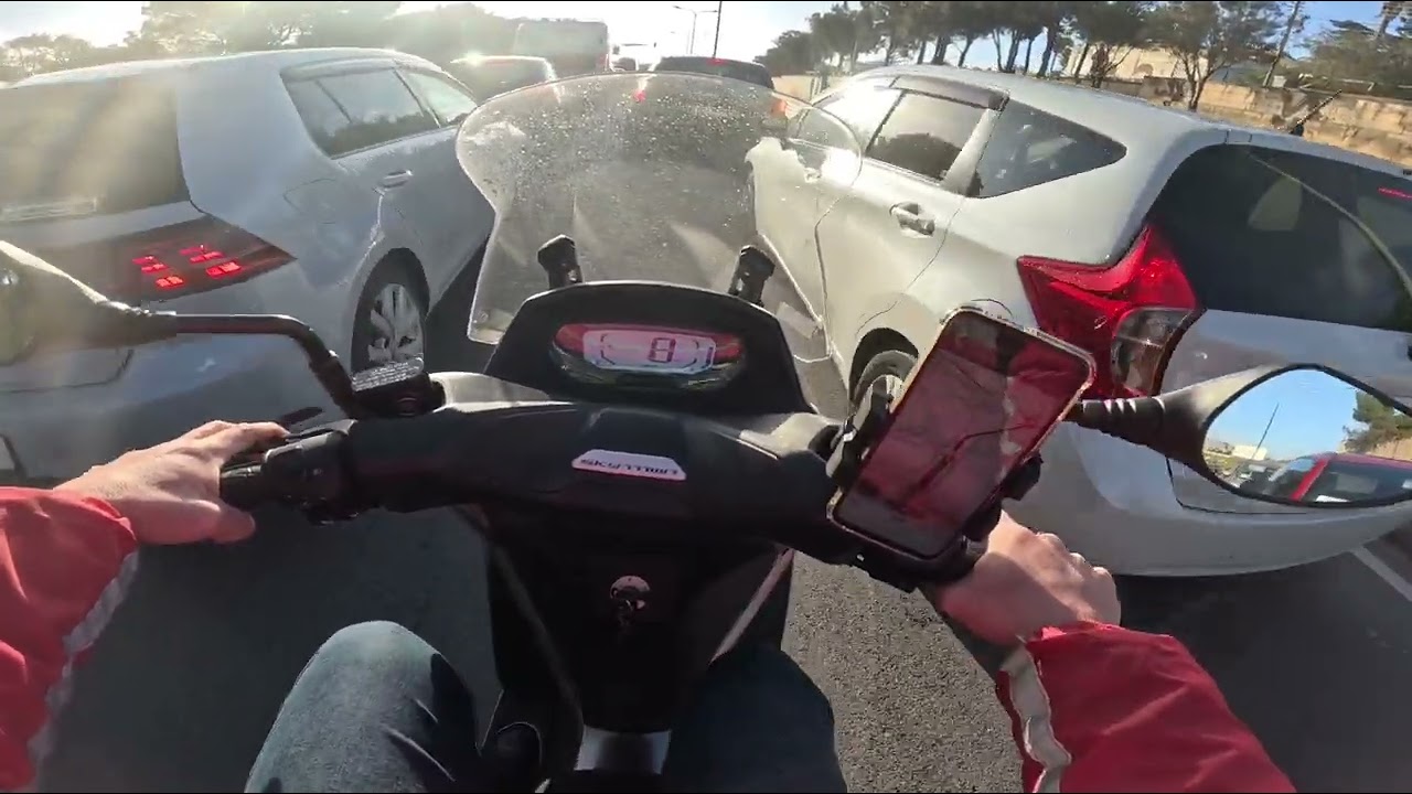 Explorando Malta de Scooter pela Manh&atilde; / como &eacute;  o tr&acirc;nsito