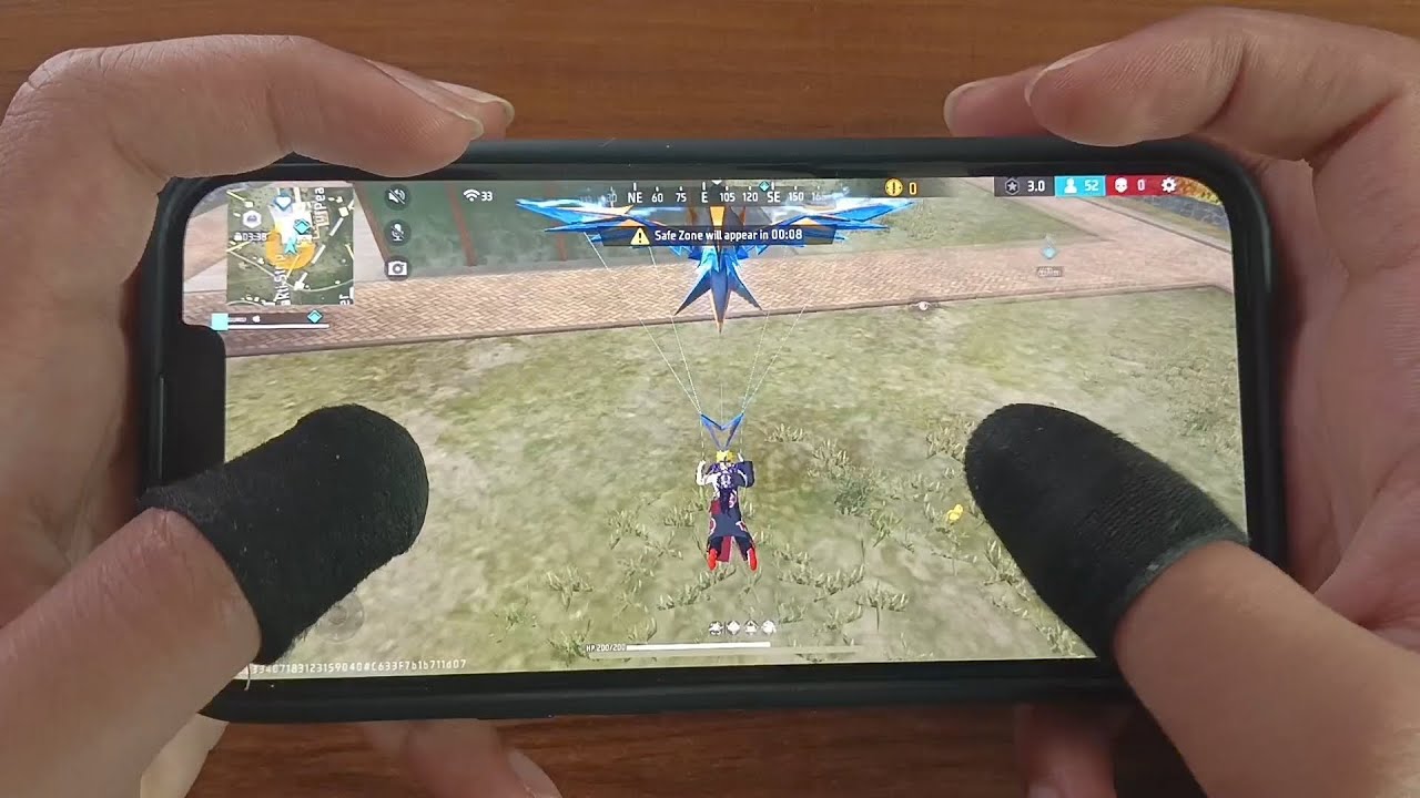 SOLO VS SQUAD GAME PLAY 4 FINGER HANDCAM 