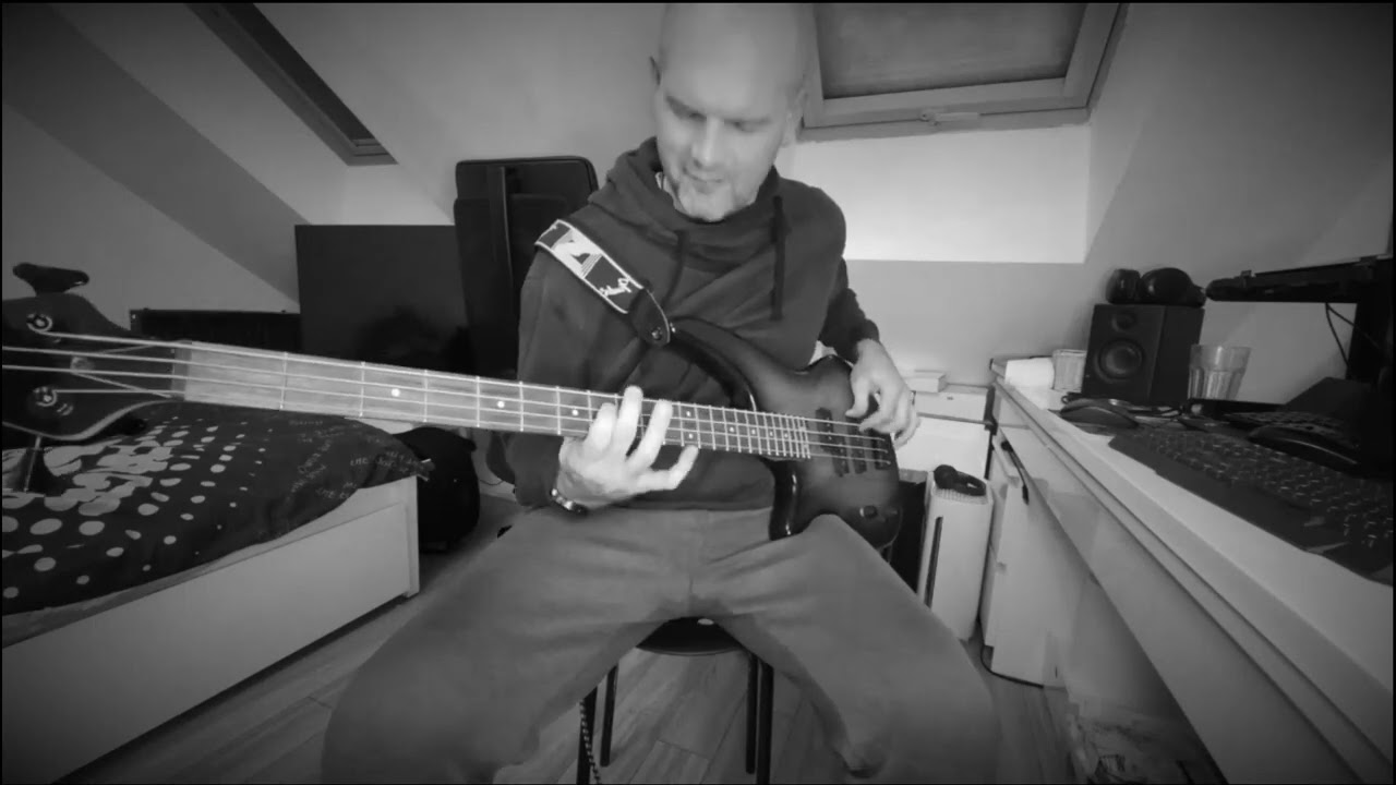 Jarek Bunos - Grease - You're The One That I Want (short bas cover)