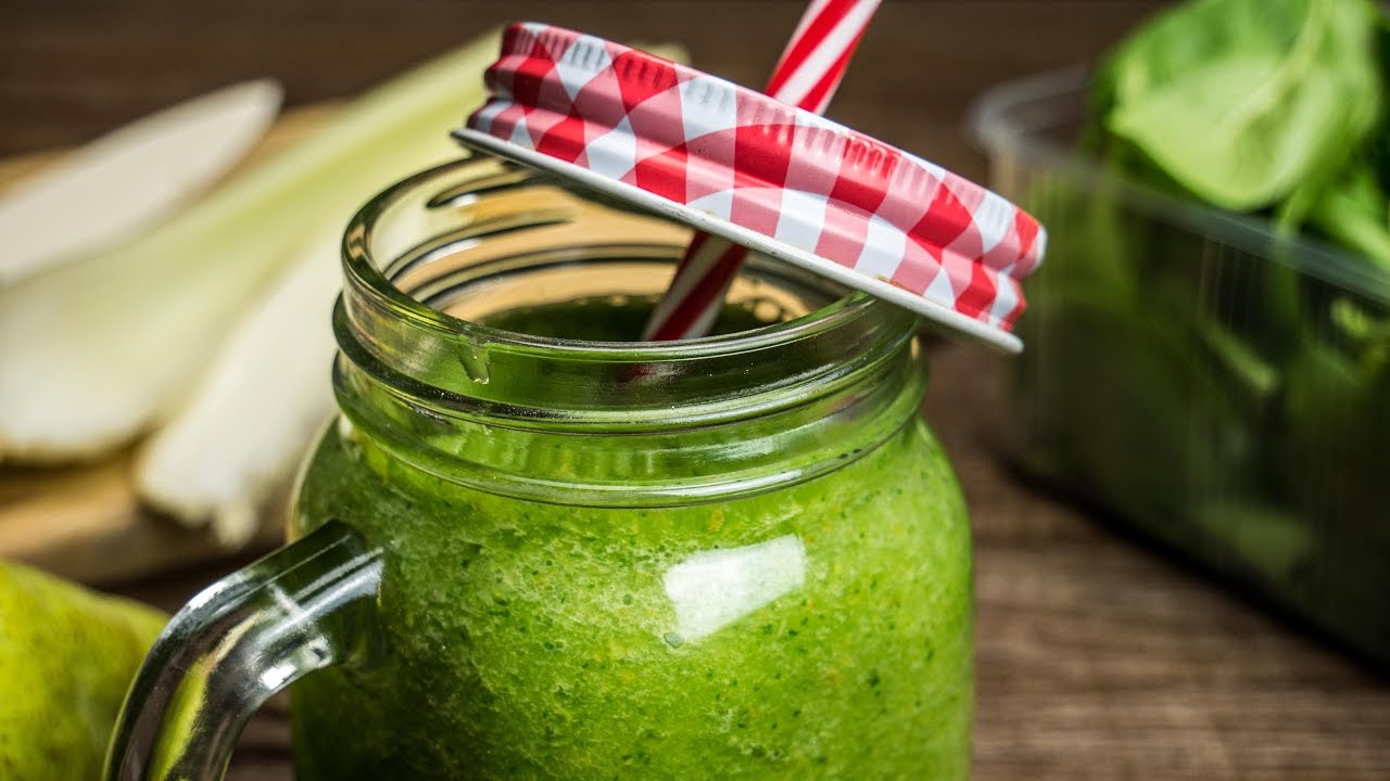 BEST DETOX DRINK | SPINACH PEAR AND CELERY