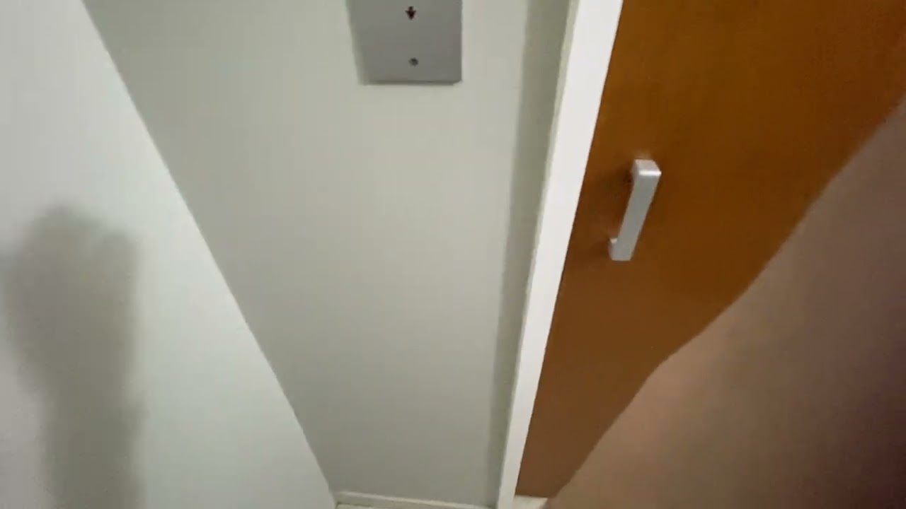 Elevador Atlas Villares Clássico dos anos 70 (refilmagem)