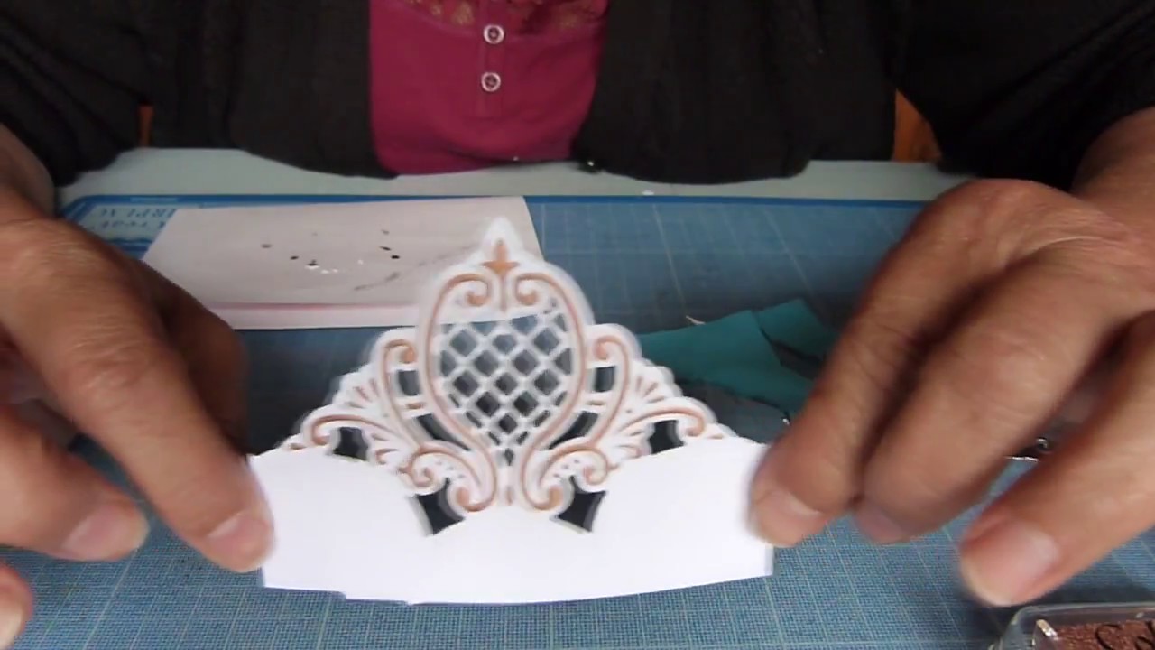 Scrapbooking : comment coloriser des dies ajourés pour un joli rendu