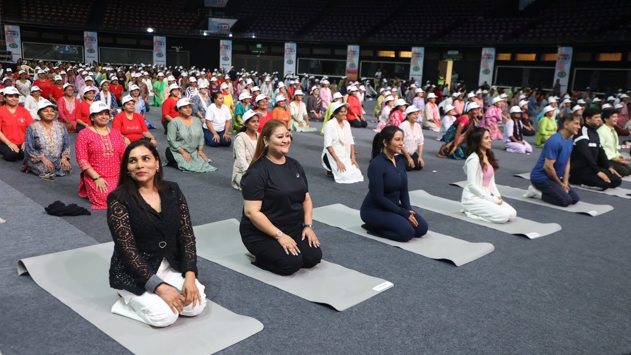 Amruta Fadnavis Ropes in ArjunKapoor & Nushrratt Bharuccha for Soulful YogaDay with 1,000 Marginalis