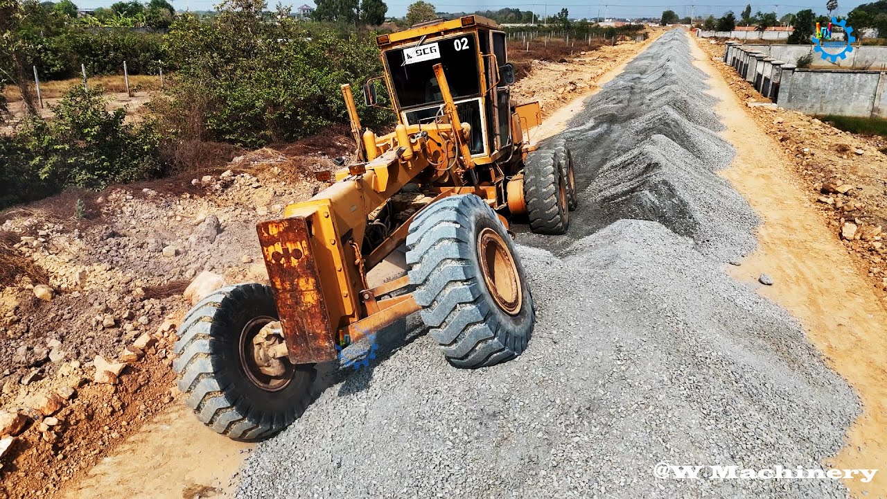 Best Action Heavy Grader Komatsu Operator Skills Spreading Gravel Installing Foundation Village Road