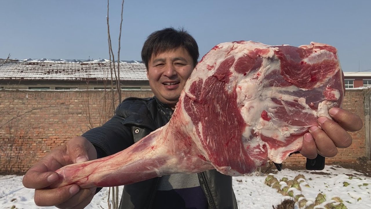 130元买了一根羊腿，做了大炖羊腿肉，大口吃肉，大口喝酒，过瘾#美食 #农村生活 #羊腿