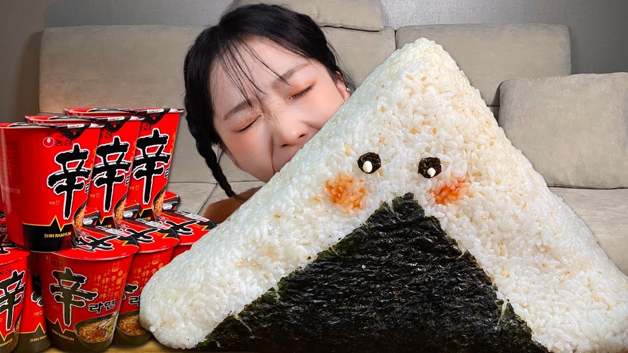 진정한 슈퍼라지킹 삼각김밥👍 직접 만든 초대형 삼각김밥과 신라면 먹방  Korean Gimbap & Ramen Mukbang Eating show