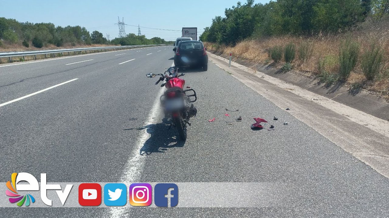 BÖYLE KAZA BİNDE BİR OLUR: MOTOSİKLETİYLE BABASININ ARABASINA ÇARPTI
