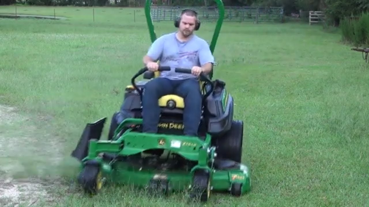 Mowing with the new John deere Z960m zero turn mower thick Bahia grass