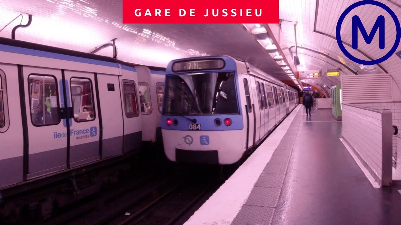 JUSSIEU STATION, GARE DE JUSSIEU, METRO 7 & 10. PARIS (FRANCE).