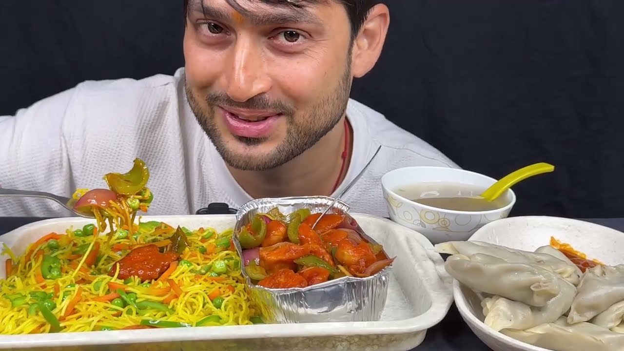 Eating Chinese Food: Chawmin, Chilly Chicken, Chicken Momo #viral #viralvideo #food #foodie