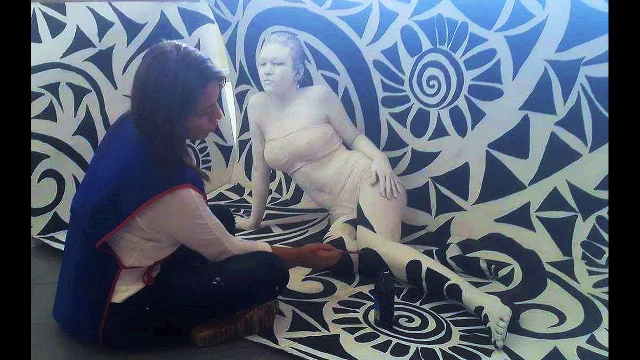 BODY PAINT CAMUFLAJE  BLACK AND WHITE