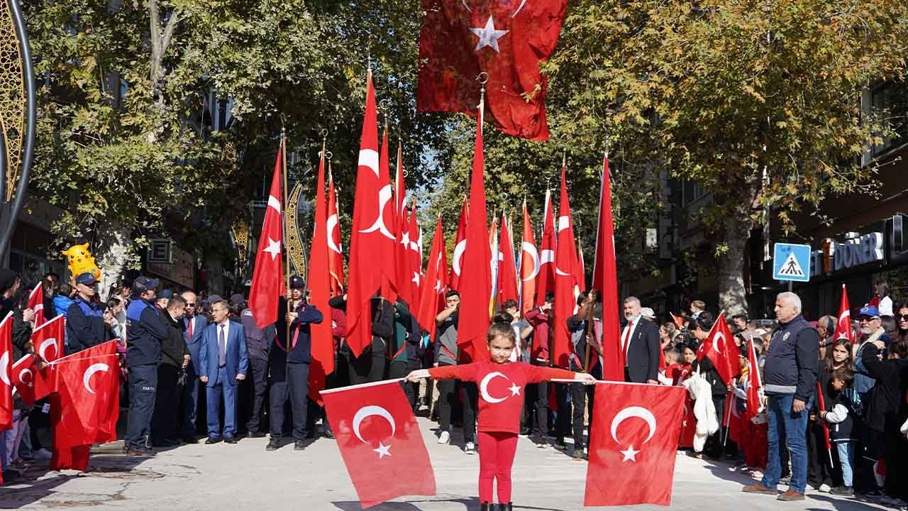 Merzifon 29 Ekim Cumhuriyet Bayramı Kutlamaları. Kortej Yürüyüş Tamamı