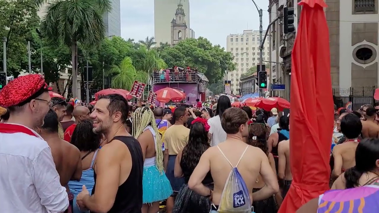 Veja como é o Carnaval no circuito oficial de blocos do Rio. 🥳🎉🎶 