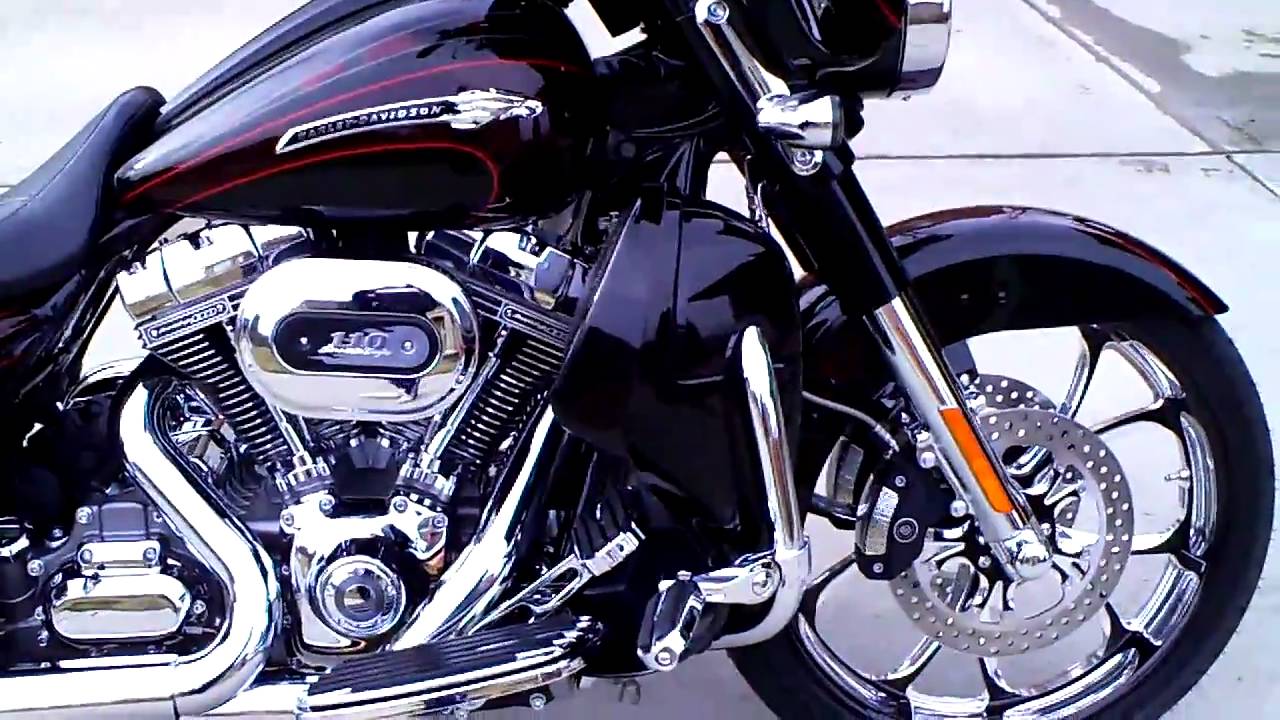 2011 Screamin' Eagle Street Glide with 21 inch wheel and Rineharts