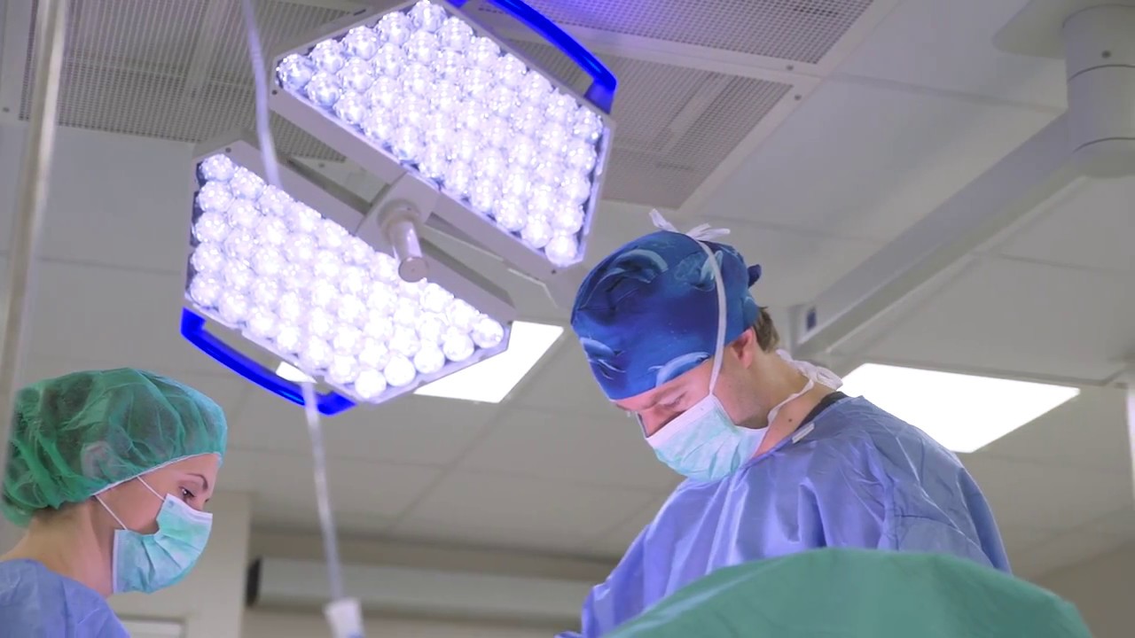 Pilvo ir krūtų korekcija po nėštumo | Clinicus Vilnius plastikos chirurgas dr. Dainius Daunoravičius
