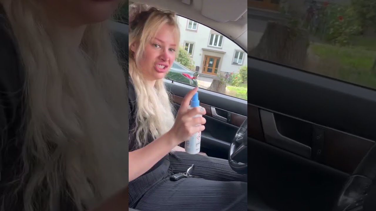 Junior knallt das Lenkrad. 🤣