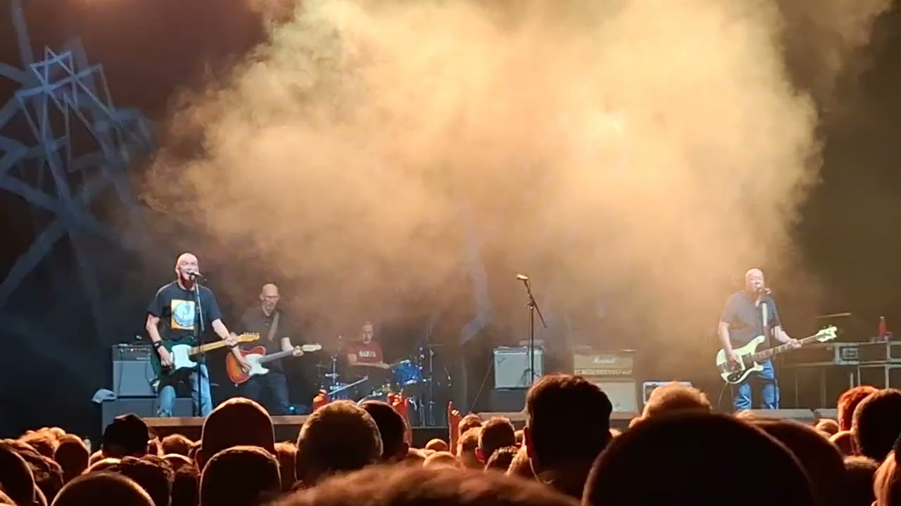 O2 glasgow half man half biscuit.  Intro plus Broadstairs 19/09/2025