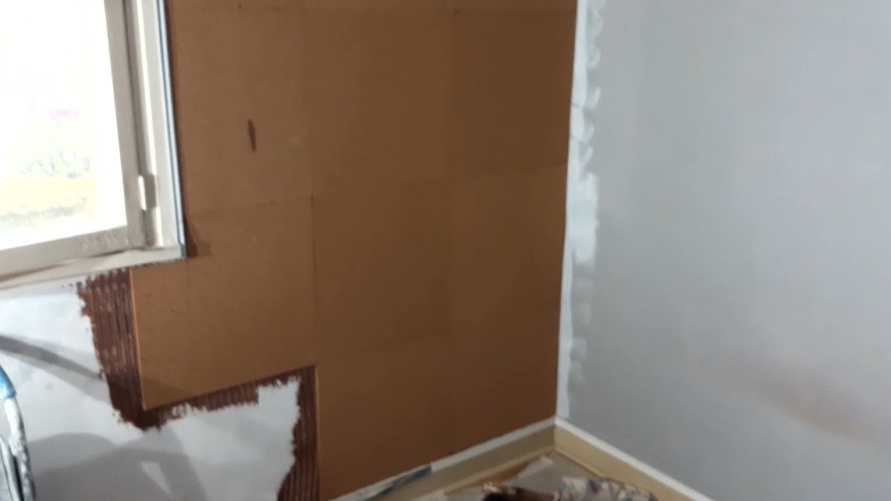 Je pose une isolation écologique en liège et prépare mon support avant peinture.
