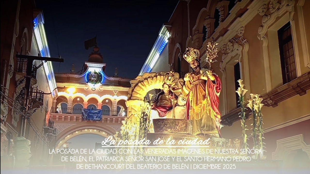 Paso del cortejo procesional de la posada de la ciudad por el arco de correos - beatas de Belén 2025