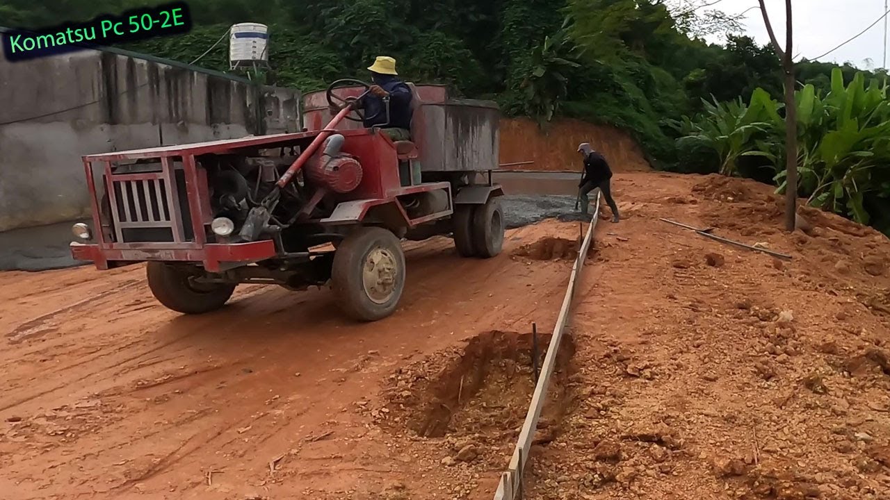 Máy Xúc Việt Nam Tập1786. Cùng Xem Xe Trộn Bê Tông Xả Ra Mặt Bằng Nền Sân Và Trộn Trực Tiếp Lên Xe