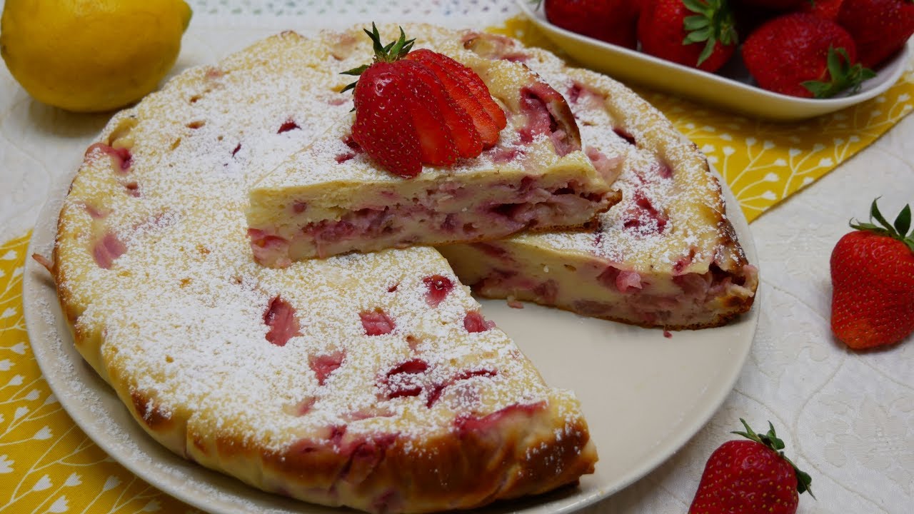 No es el t&iacute;pico pastel de fresas&hellip; &iexcl;es mucho mejor!: Pastel de yogurt griego y fresas