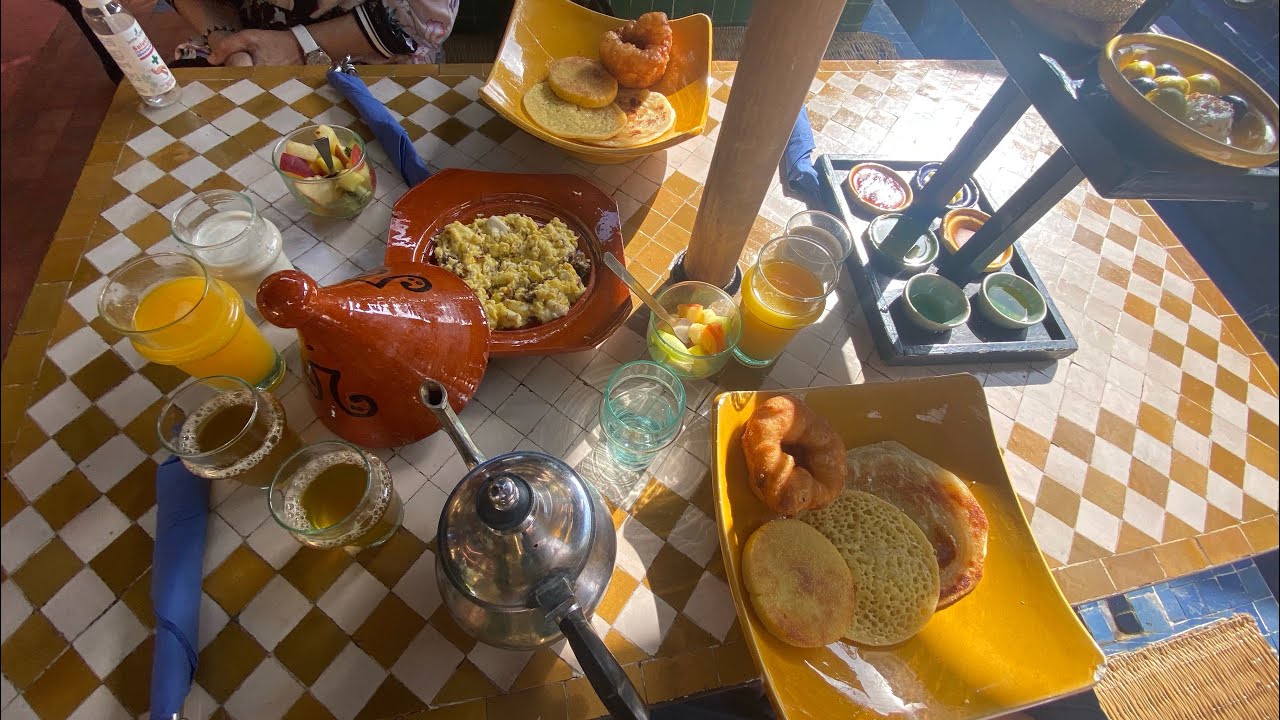 فطور مغربي بمطعم السقالة بالدار البيضاء Petit déjeuner marocain à la Sqala