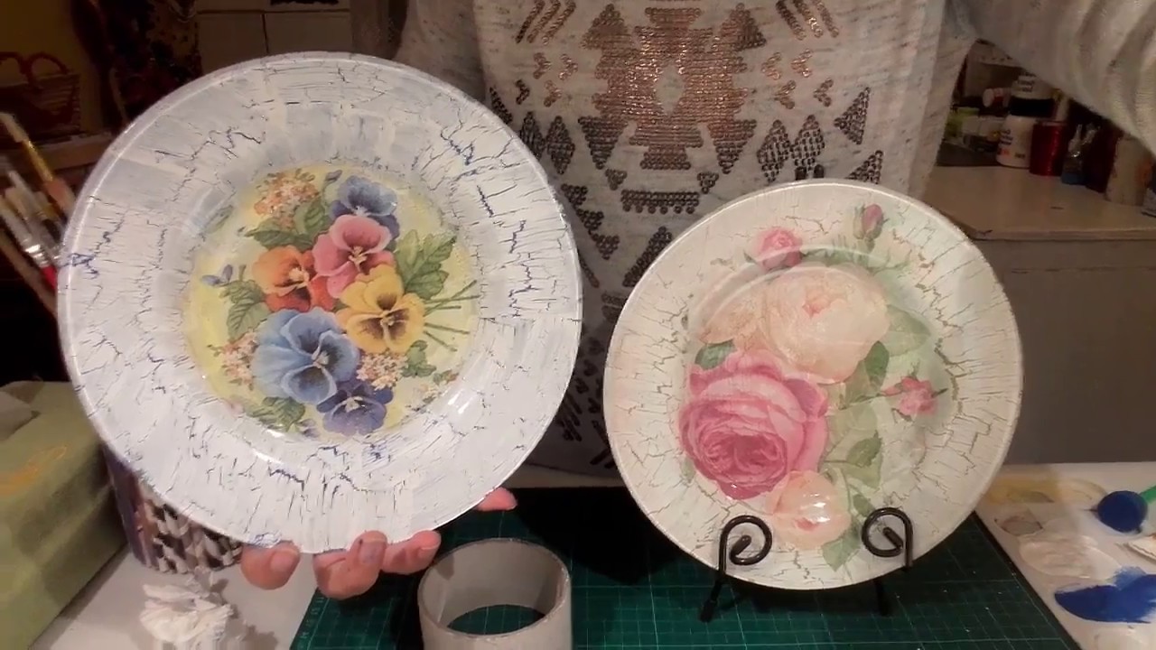 découpage sur assiette en verre avec médium à craqueler