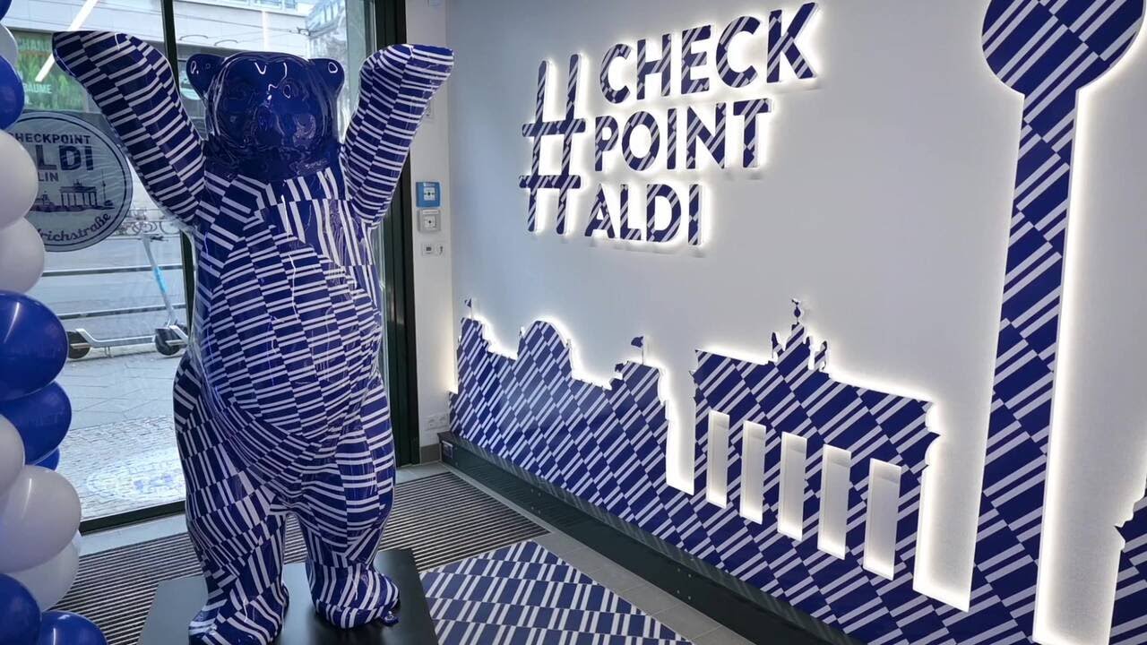Tütenmuster und Fan-Artikel im Checkpoint ALDI:  Spektakulärer neuer ALDI Markt öffnet an der Friedr