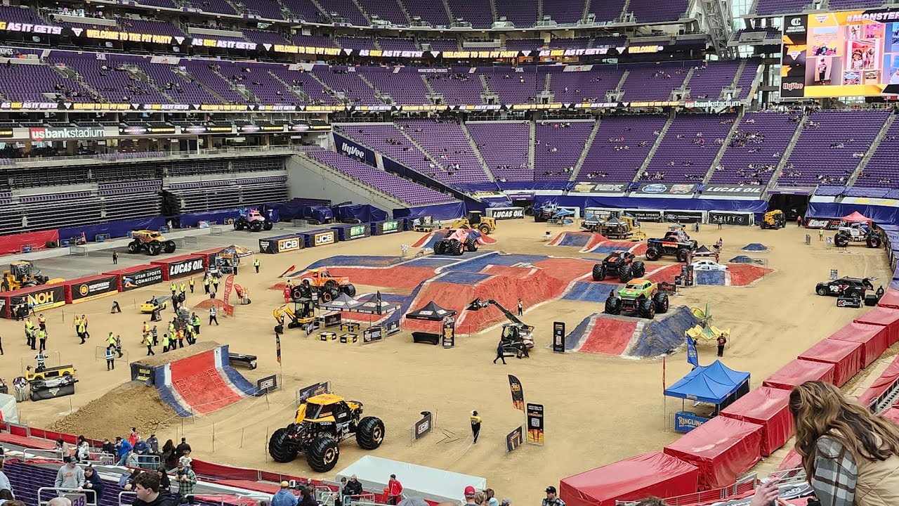 #monsterjam #jcbdigatron #jester #excalibur #gravedigger 