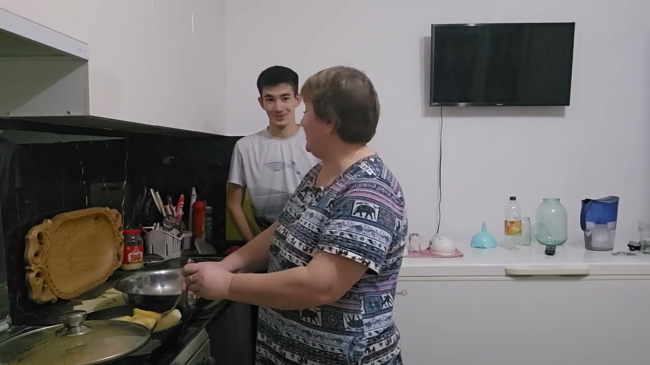 Сынок не хочет меня брать с собой 