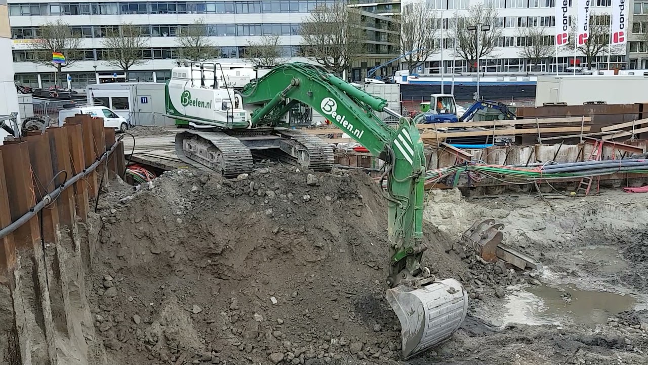 Beelen.nl graaft het betonpuin uit de kelder in 4 vrachtwagens