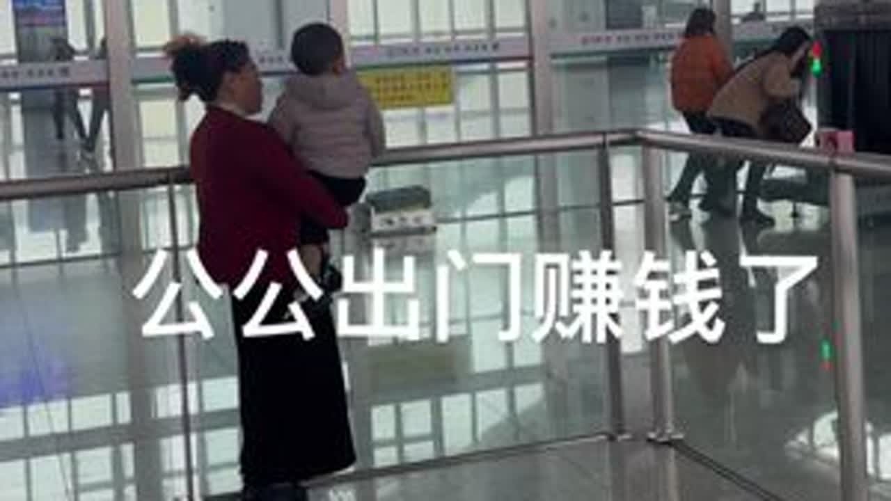 公公出门了，婆婆在家里时候虽然总是嫌弃骂他，真的要走了，还是心里舍不得，心疼他的#记录真实生活 #日常vlog #夫妻