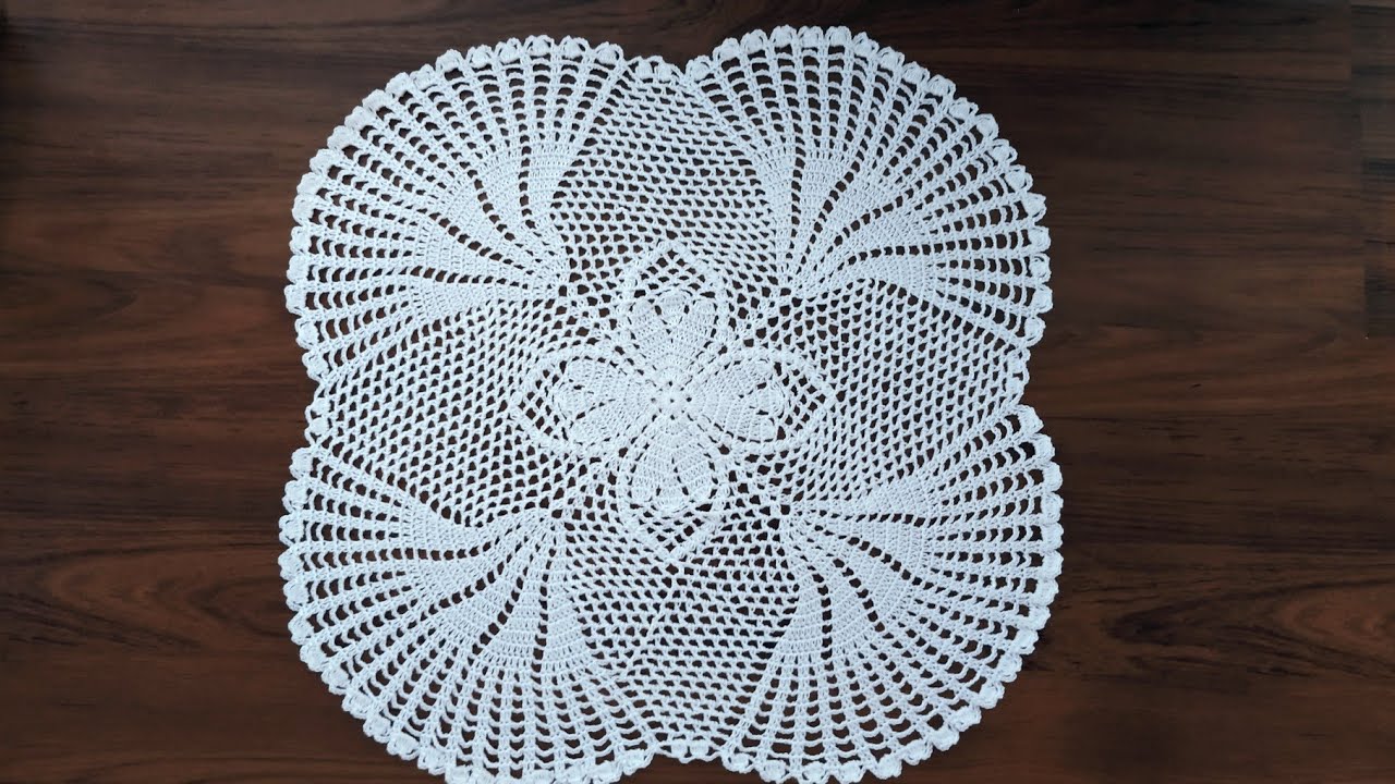 مفرش مربع سهل بقياس كبير وبوردات متفتحة في أركانه(الجزء1)/doily crochet