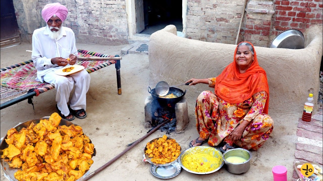 Punjabi Village Kitchen Lunch Routine 2019💙Aloo Pakora Recipe ❣️Rural/Village Life of Punjab/India