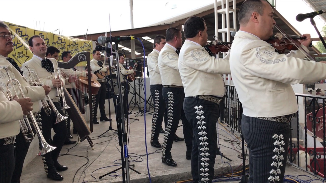 Jarabe tapatío - Mariachi Vargas de Tecalitlán 05 de febrero   2017 Lienzo Charro Hermanos Ramírez