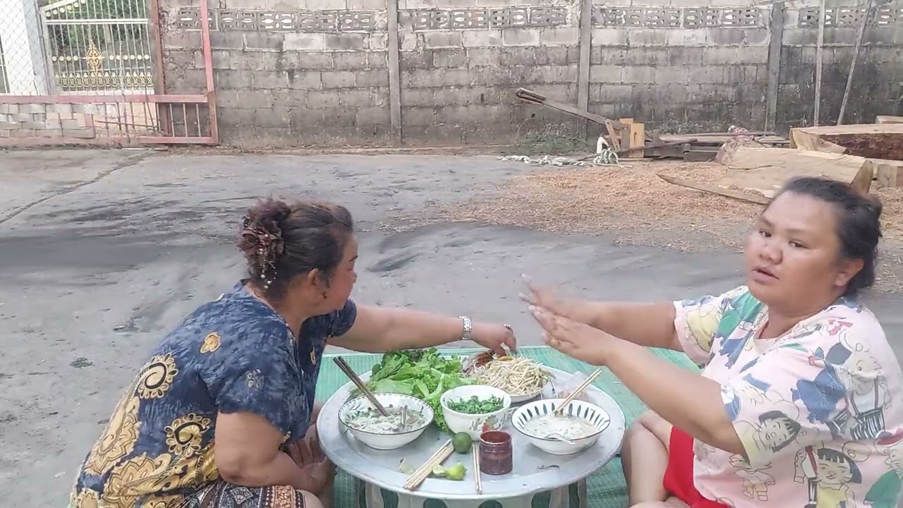 มาเด้อๆพี่น้องมากินข้าวปุ้นน้ำงัวแชบๆฝีมือนางมล