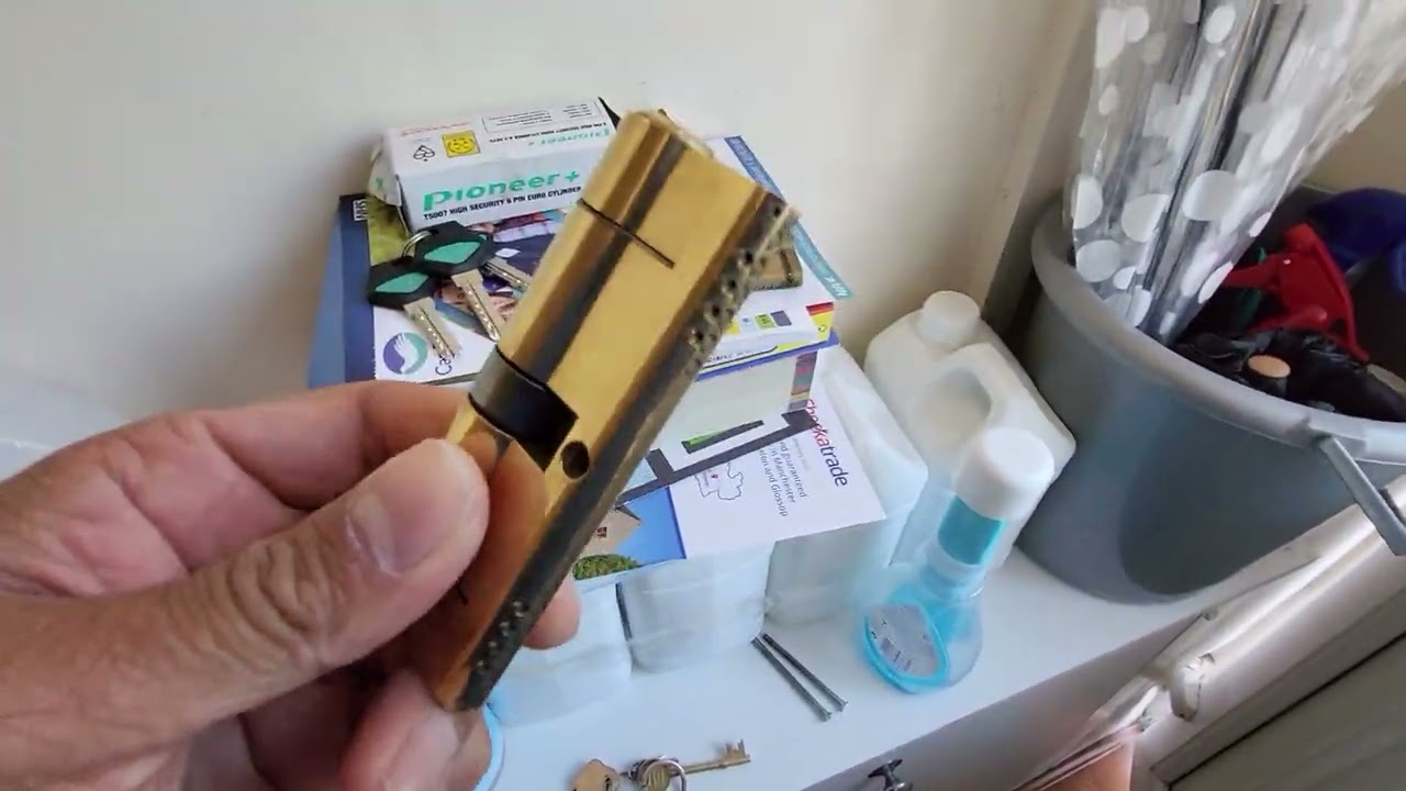 How to change damaged uPVC door barrel cylinder