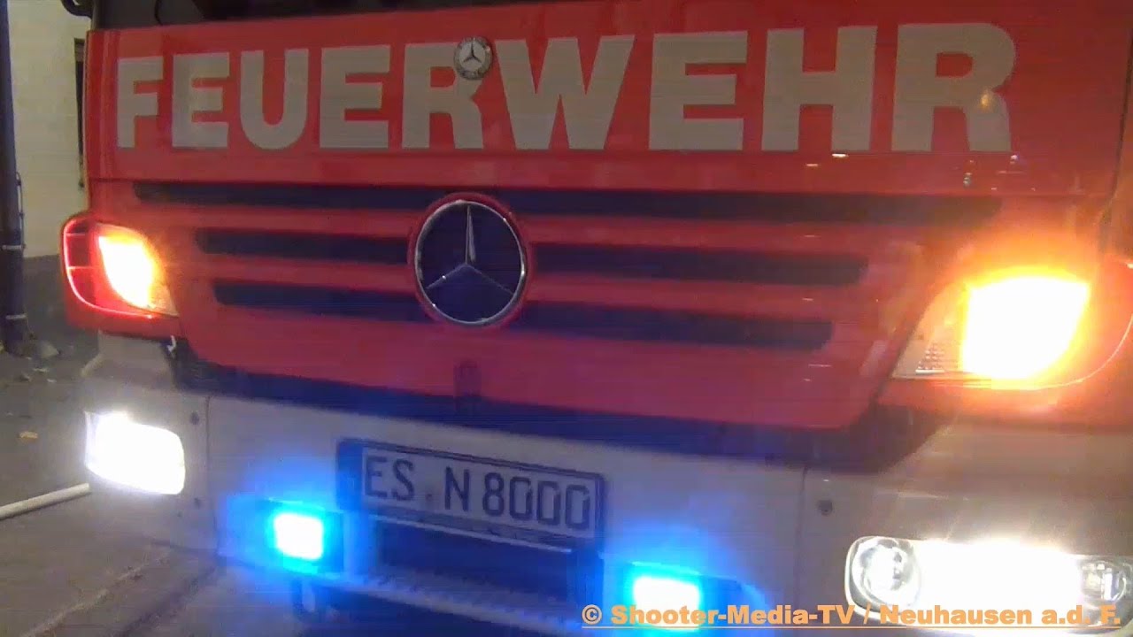 [E] - [SPEKTAKULÄRER UNFALL] | FEUERWEHR NEUHAUSEN IM EINSATZ | PKW liegt auf der Seite