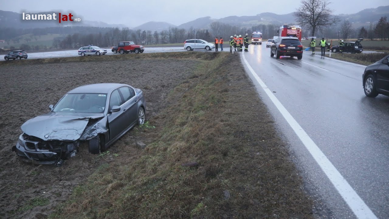 Kreuzungscrash auf Nibelungenstra&szlig;e in Hartkirchen fordert zwei Leichtverletzte