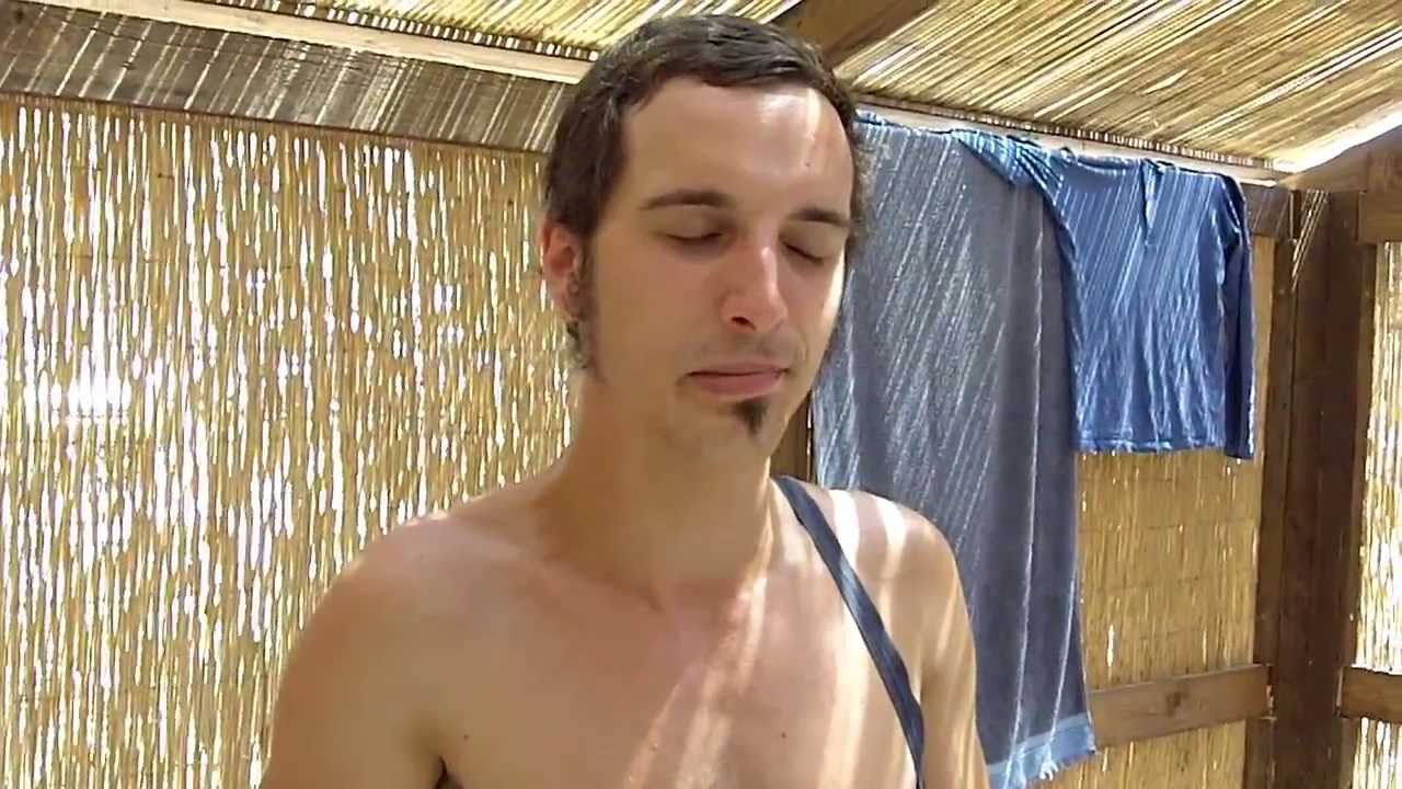 Dömötör Tamás (Döme Beatbox): multiphonic voice but no overtone singing.