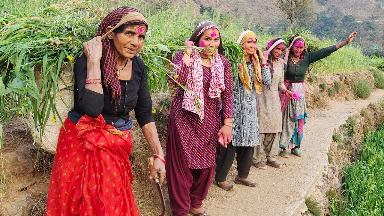 🥰खेतों में कर दी होली।😜❤#viral #views #trending #uttarakhand #villagelife #village #yt #video #love 