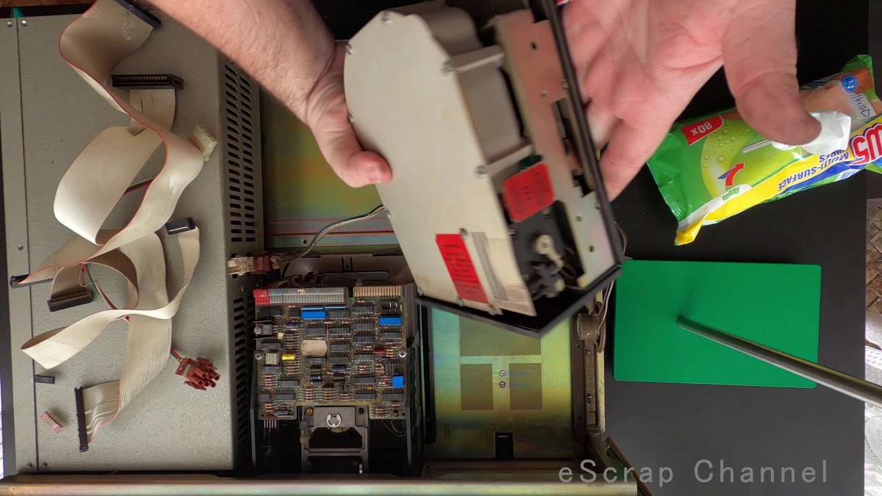 Scrapping Vintage Computer for Gold, Palladium and collectables!