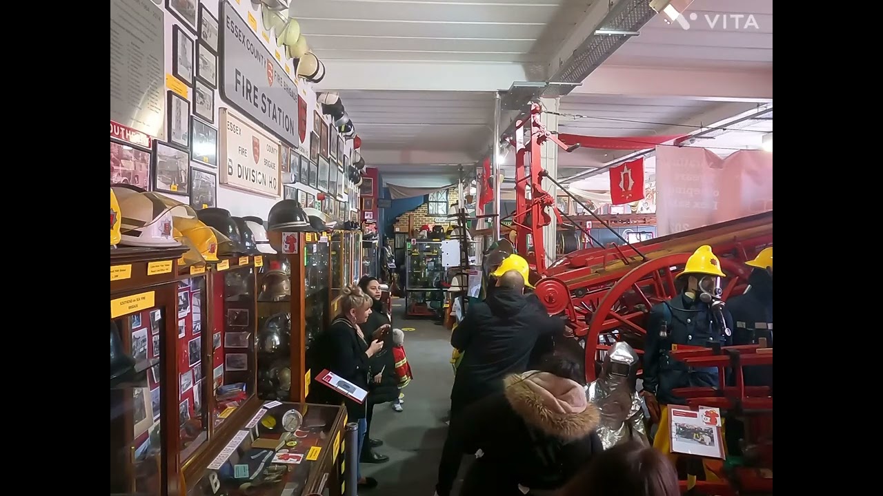 Hilarious Living Mannequin prank at the fire museum